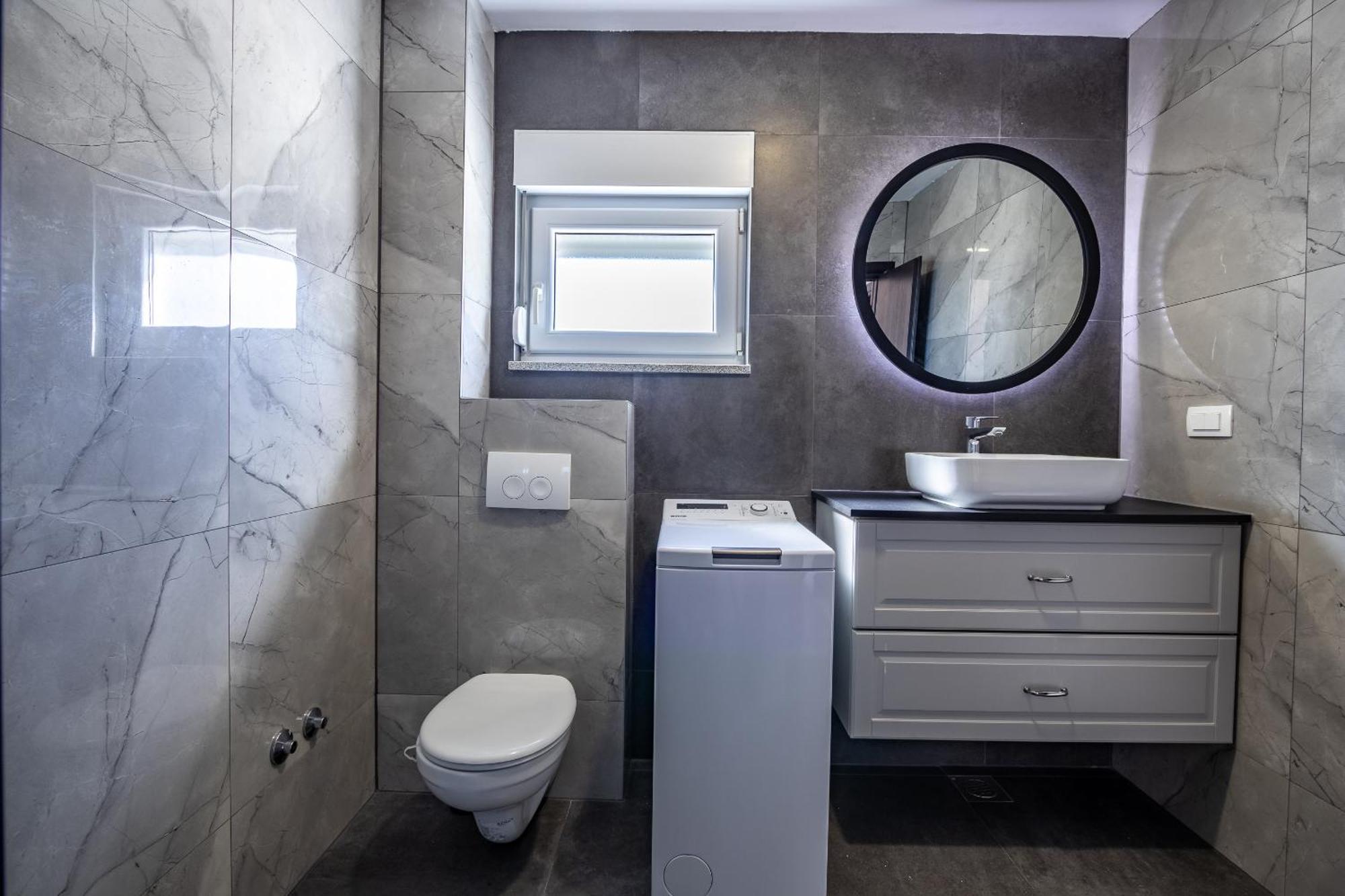 Apartman Rojo Apartment โอมิช ภายนอก รูปภาพ